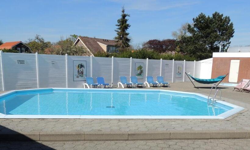 Strandhotel Dennenbos