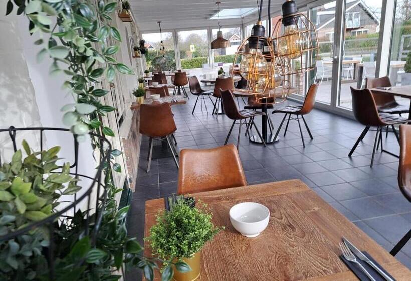 Strandhotel Dennenbos