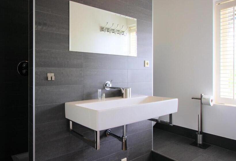 Strandhotel Dennenbos