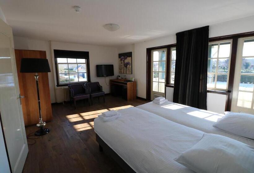 Strandhotel Dennenbos