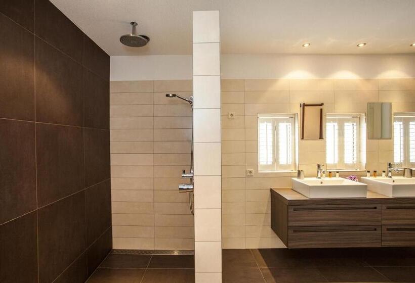 Strandhotel Dennenbos