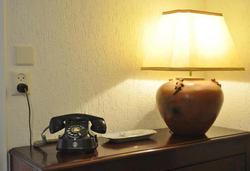 Walnut Lodge Bed & Breakfast