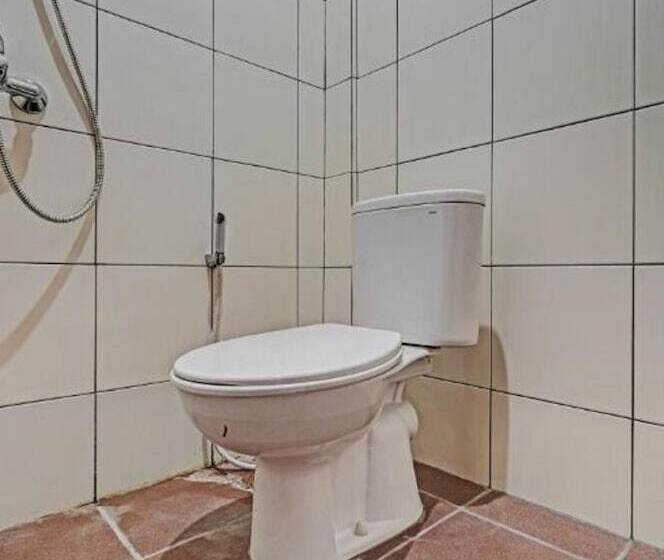 호텔 Capital O 93931 Elzio Property