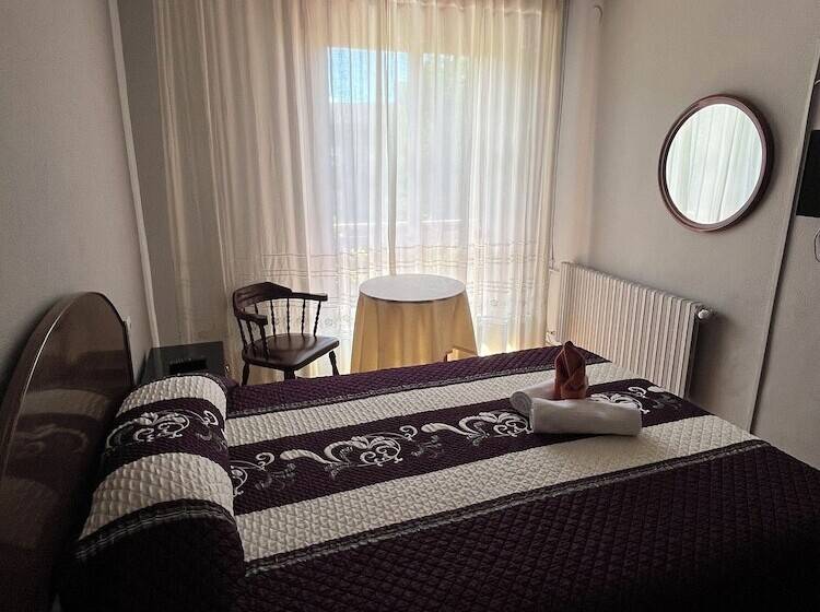 酒店 Hostal Restaurante San Roque