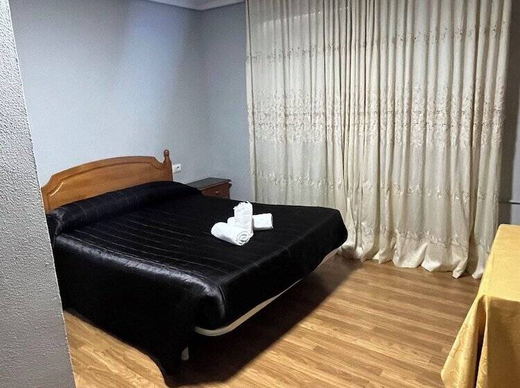 酒店 Hostal Restaurante San Roque