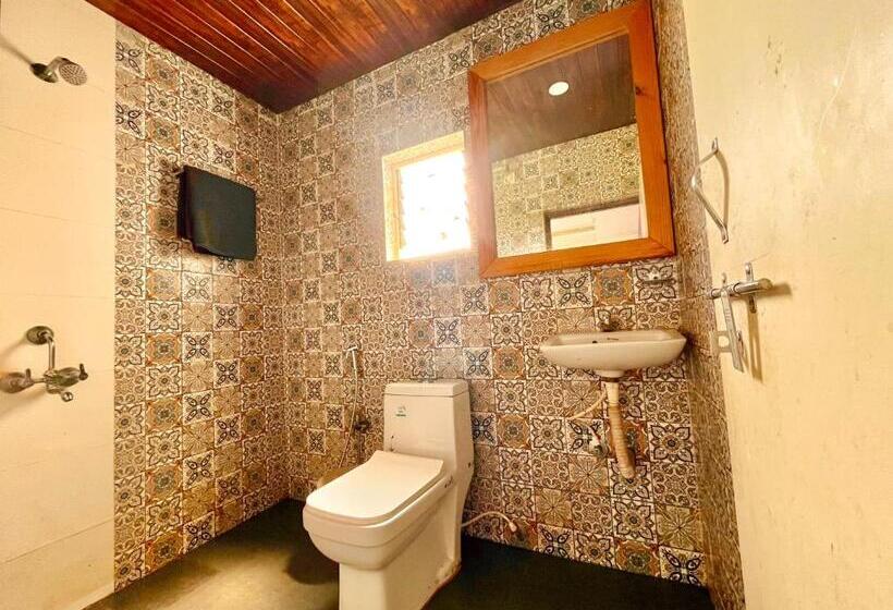 בית מלון כפרי The Winterline Beach Resort, Goa