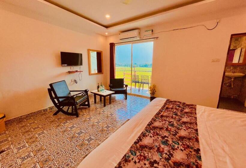 בית מלון כפרי The Winterline Beach Resort, Goa