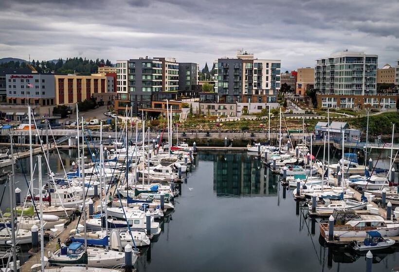 בית מלון כפרי Marina Square Suites