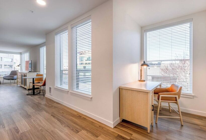 בית מלון כפרי Marina Square Suites