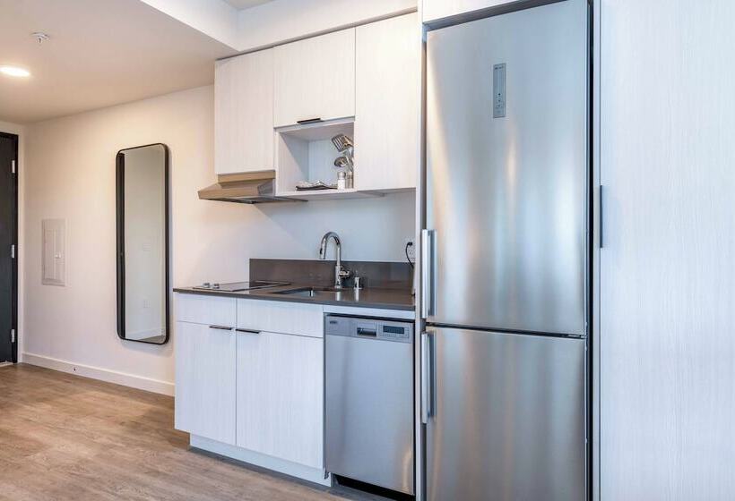 בית מלון כפרי Marina Square Suites