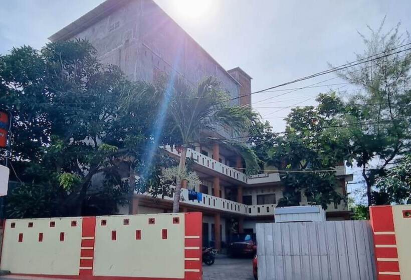 فندق Oyo 93912 Kost Takalar