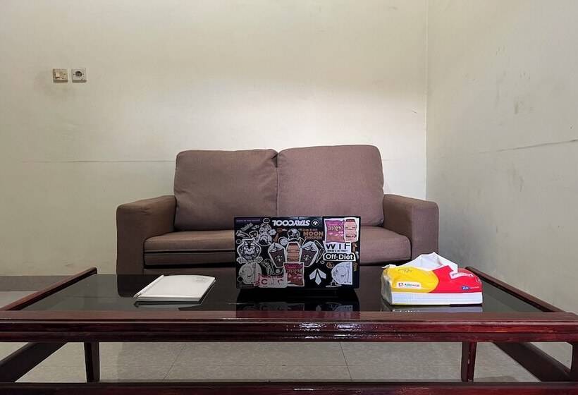 בית מלון כפרי Oyo 93912 Kost Takalar