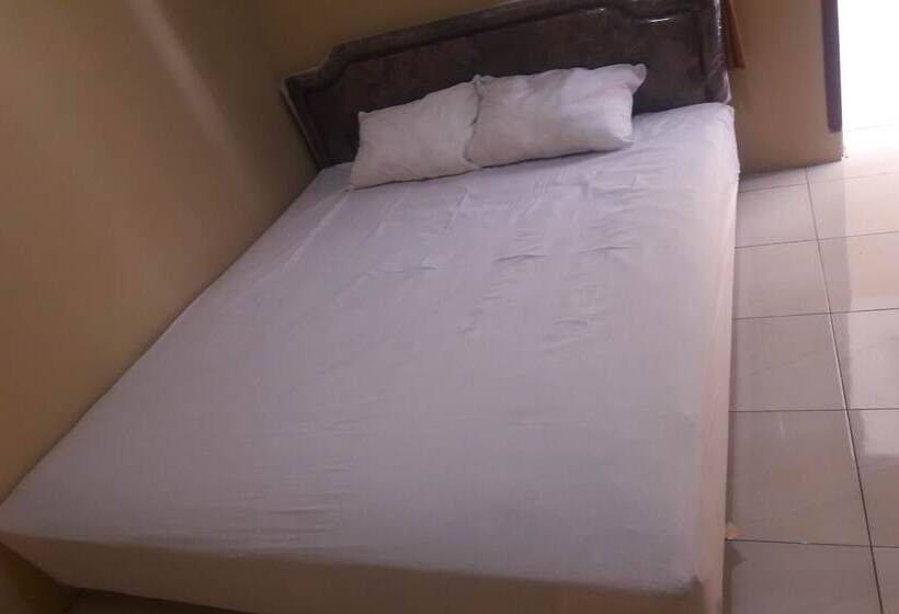 בית מלון כפרי Oyo 93912 Kost Takalar