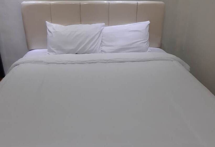 فندق Oyo 93912 Kost Takalar