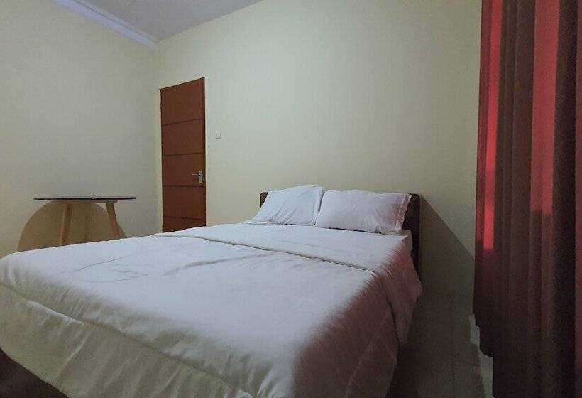 בית מלון כפרי Oyo 93912 Kost Takalar