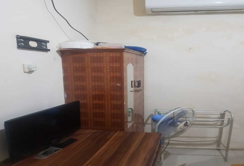 فندق Oyo 93952 Dms Property