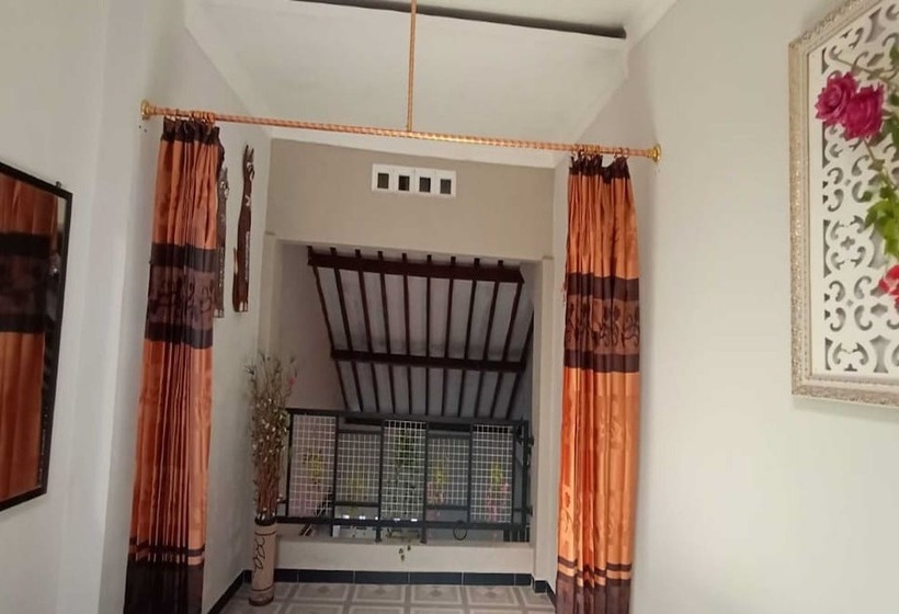 ホテル Oyo 93963 Homestay Kita Purworejo
