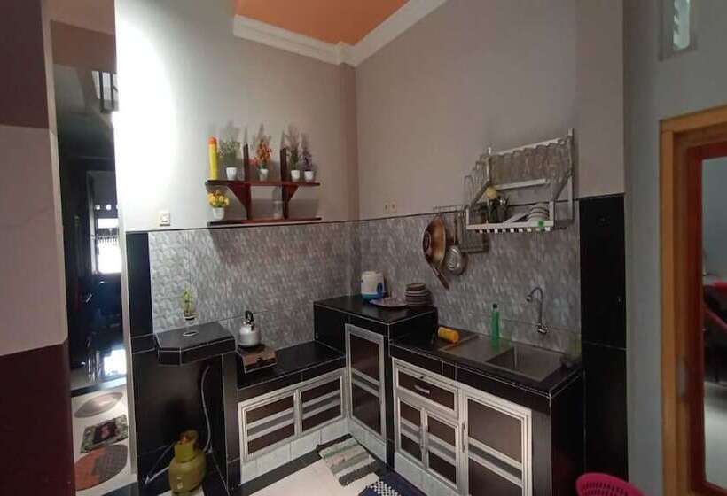 ホテル Oyo 93963 Homestay Kita Purworejo