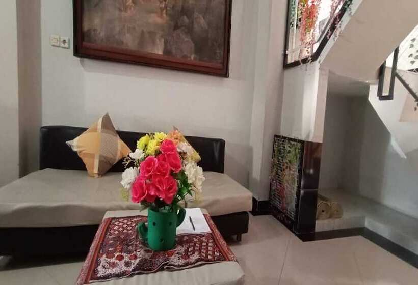 ホテル Oyo 93963 Homestay Kita Purworejo