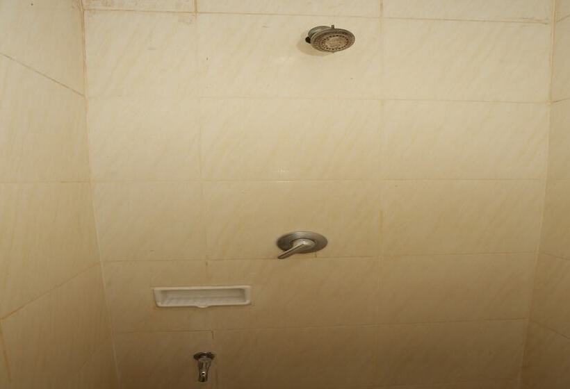 酒店 Spot On 93908 Angel Guest House