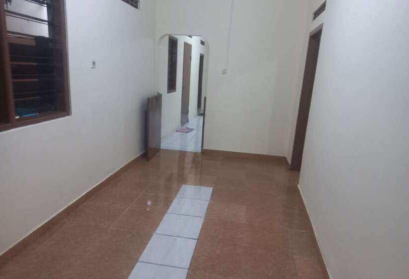 호텔 Spot On 93917 Homestay Adreena Syariah