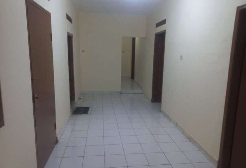 호텔 Spot On 93917 Homestay Adreena Syariah