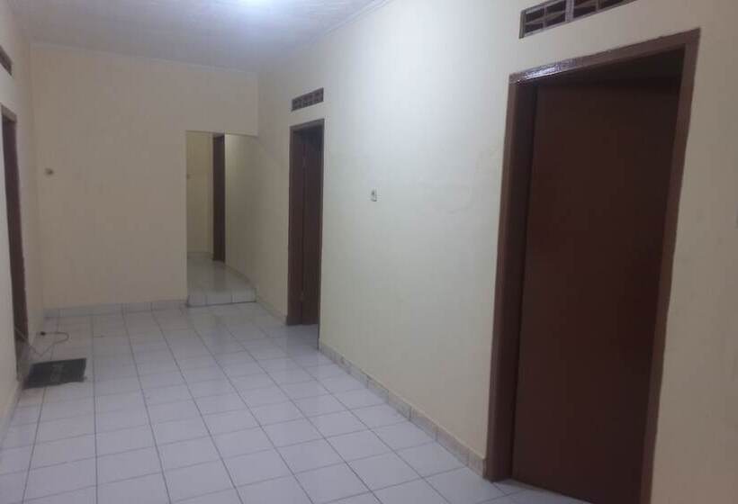 호텔 Spot On 93917 Homestay Adreena Syariah