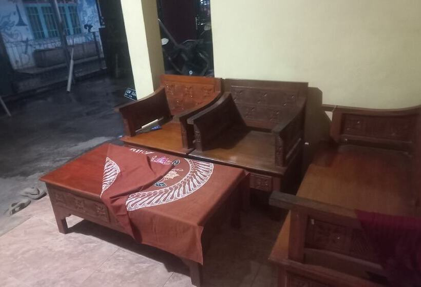 호텔 Spot On 93917 Homestay Adreena Syariah