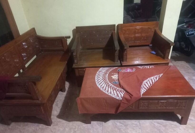 호텔 Spot On 93917 Homestay Adreena Syariah