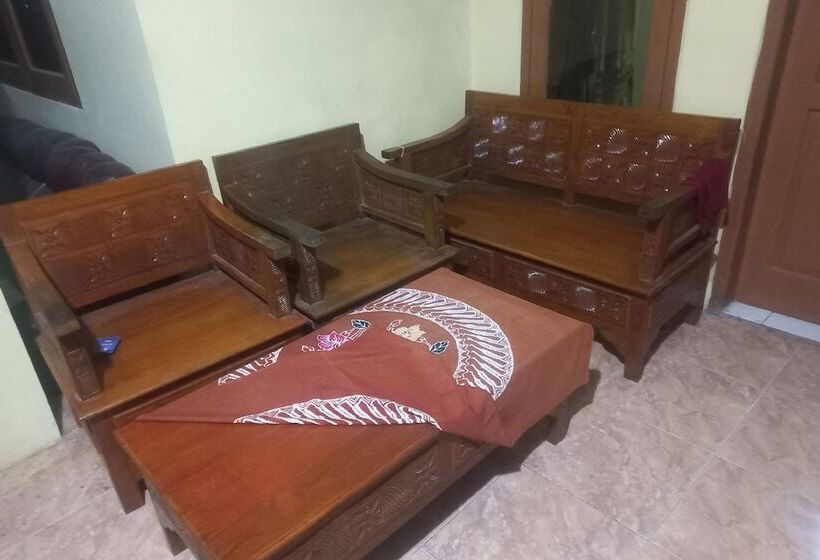 호텔 Spot On 93917 Homestay Adreena Syariah