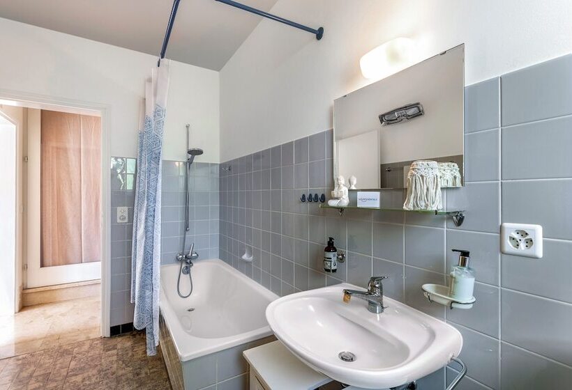 بنسيون Peace Over The Lake Rooms   Happy Rentals