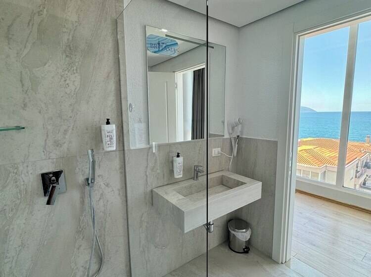 בית מלון כפרי Britania