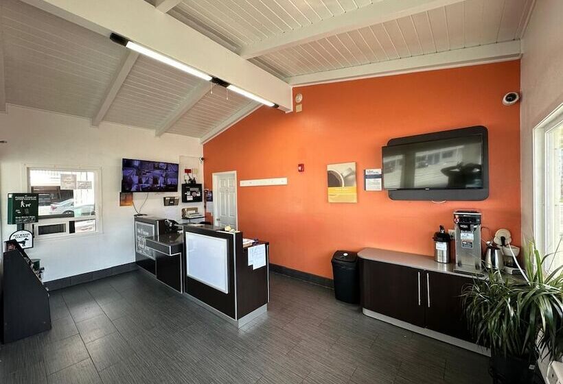 فندق على الطريق Beachside Inn