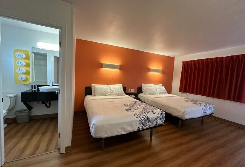 فندق على الطريق Beachside Inn