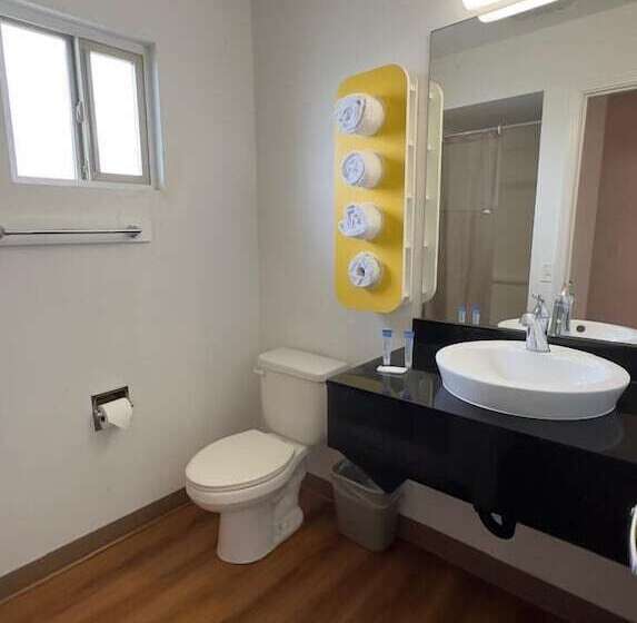 فندق على الطريق Beachside Inn