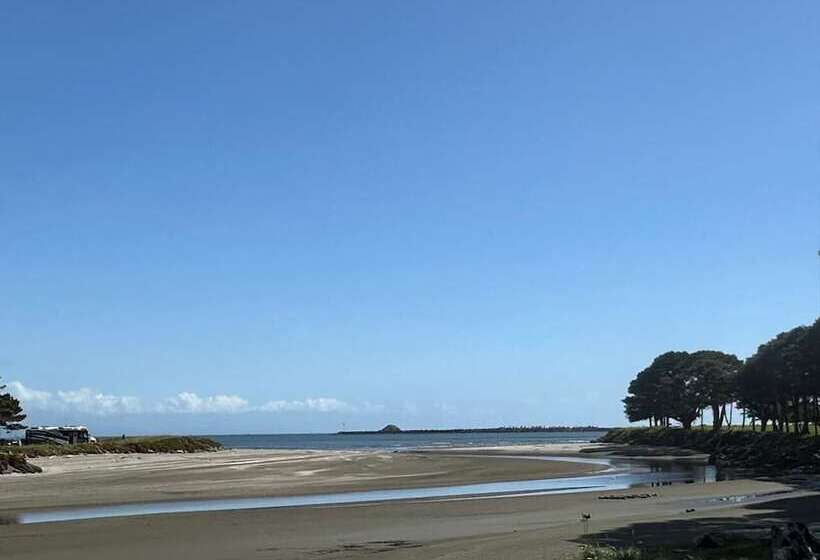 فندق على الطريق Beachside Inn