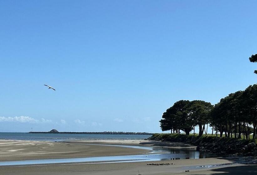 فندق على الطريق Beachside Inn