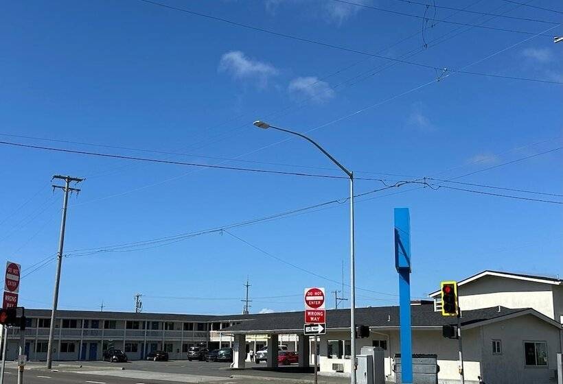 فندق على الطريق Beachside Inn