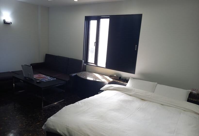 בית מלון כפרי C Plus   Adult Only