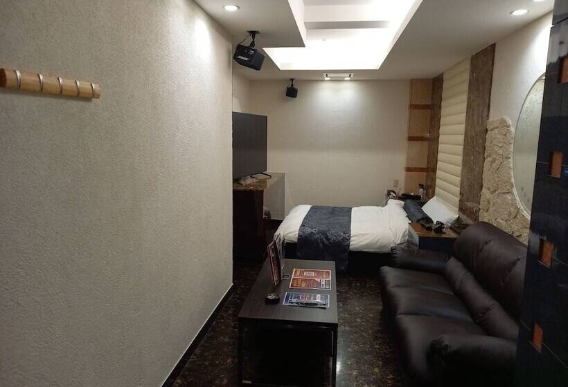 בית מלון כפרי C Plus   Adult Only