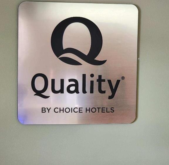 בית מלון כפרי Quality Inn & Suites
