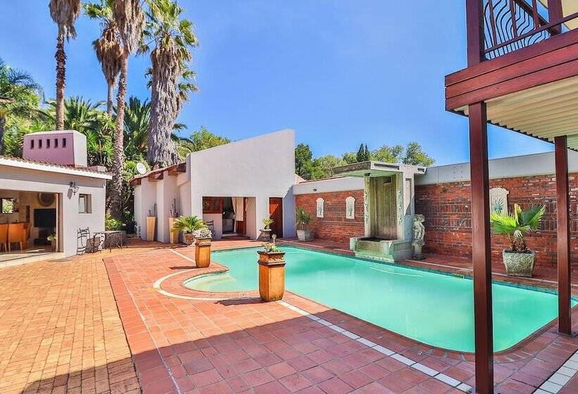 פנסיון Cascade Villa Guesthouse