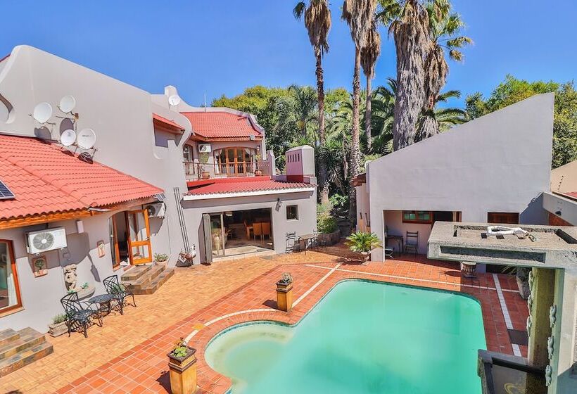 פנסיון Cascade Villa Guesthouse