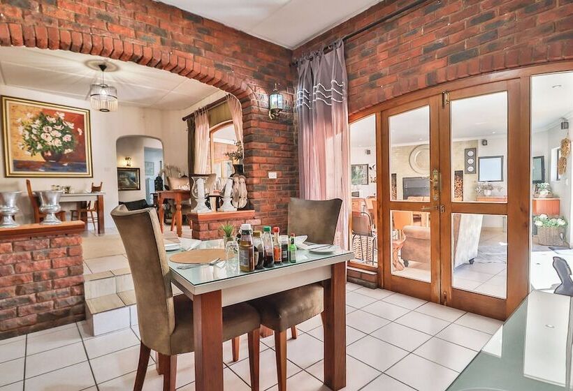 פנסיון Cascade Villa Guesthouse