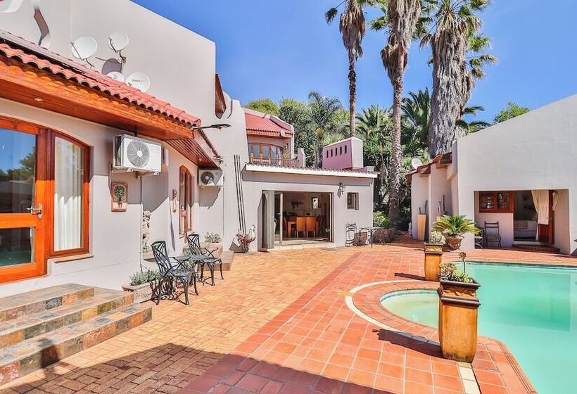 פנסיון Cascade Villa Guesthouse