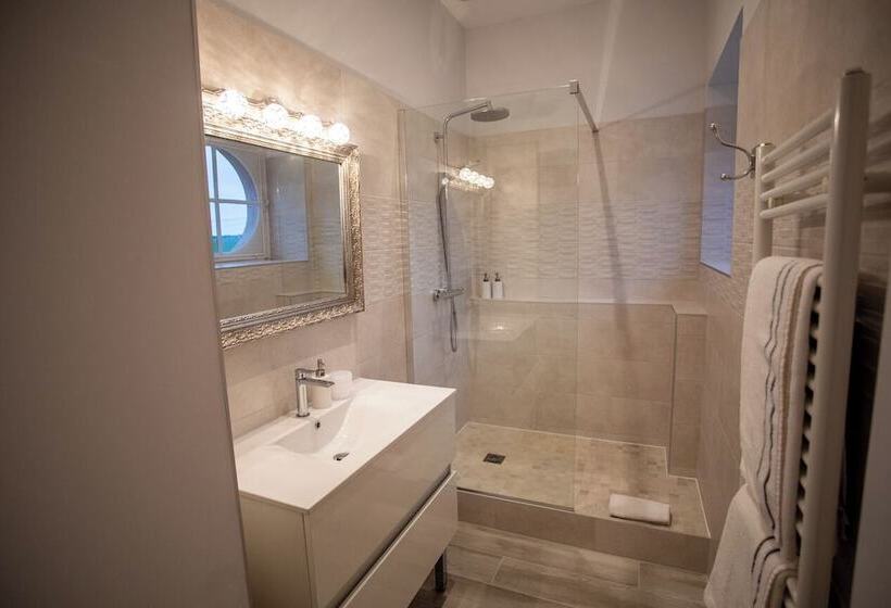 膳宿费 Chateau De Quincey