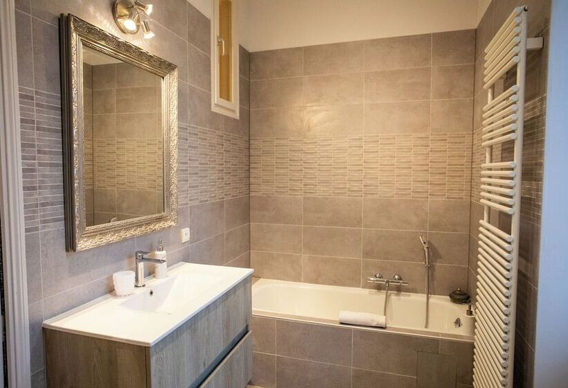 膳宿费 Chateau De Quincey