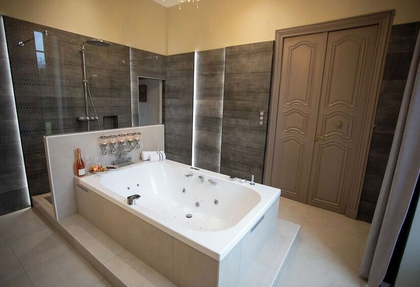 膳宿费 Chateau De Quincey