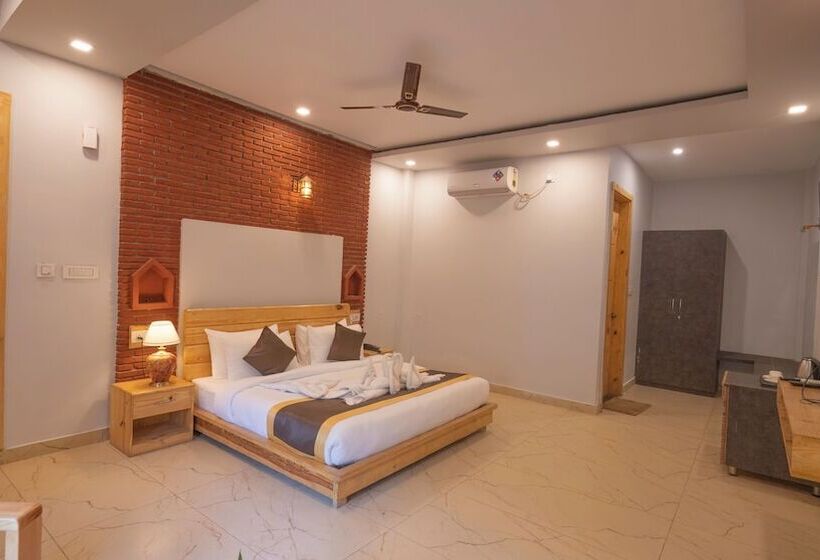 Hotel The Destin Ekaant By 3tree Group