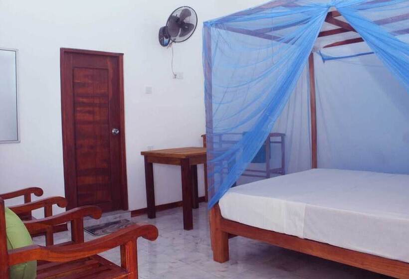 호텔 Thirasara Holiday Resort